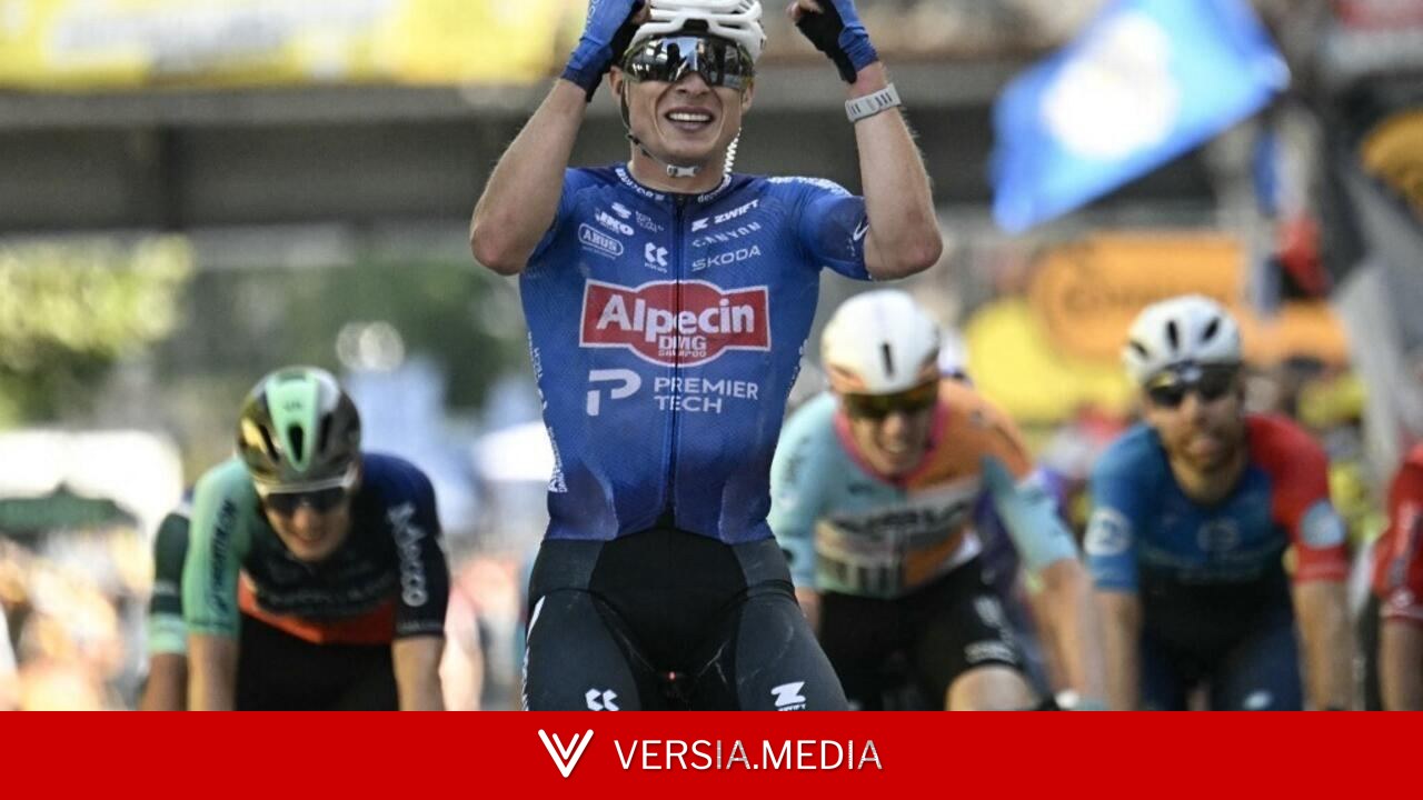 Tour de France: le Belge Jasper Philipsen remporte la 17e étape à Voiron